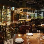 The Kitchen Salvatore Cuomo GINZAの開放的な店内